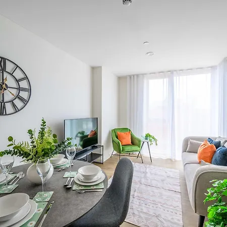 Bright & Modern 2 Bed Flat In